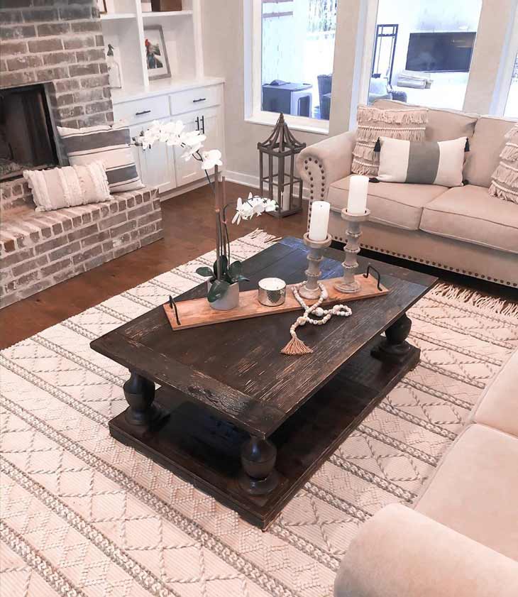 rectangle coffee table centerpiece with tray, candles and bead garland