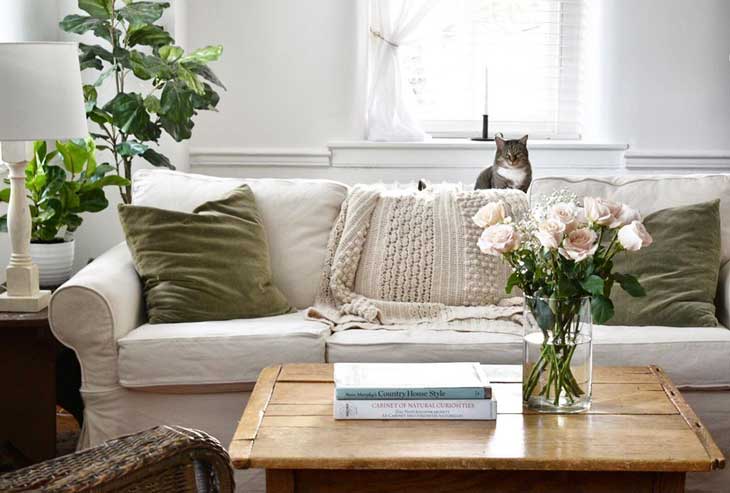 coffee table decor with table books and fresh flowers