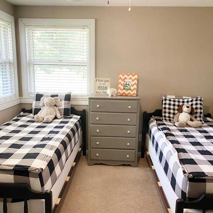 Buffalo check kids room with twin beds 