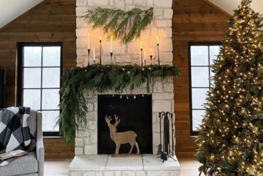 Christmas_fireplace_with_garland
