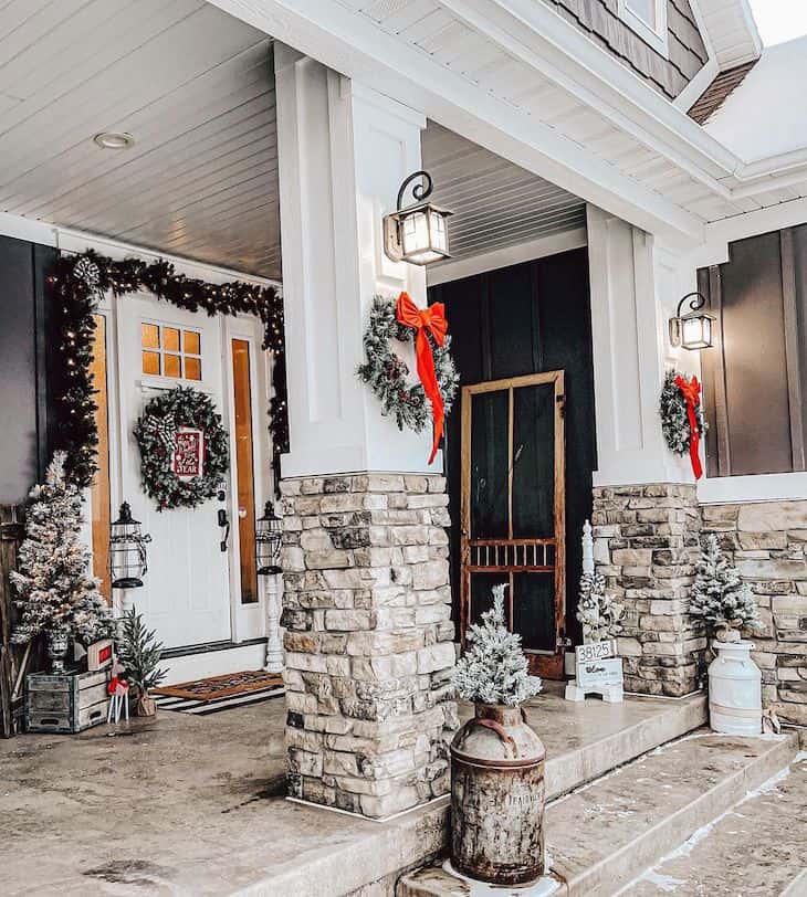 Pretty Red and White Christmas Decorations Bringing the Magic