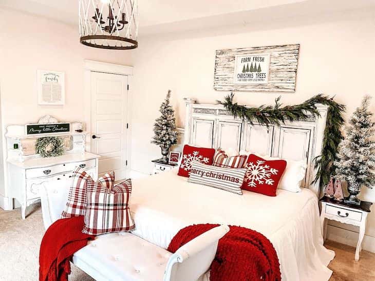 Christmas Homes - Cheerful Red and White Christmas Home Decor