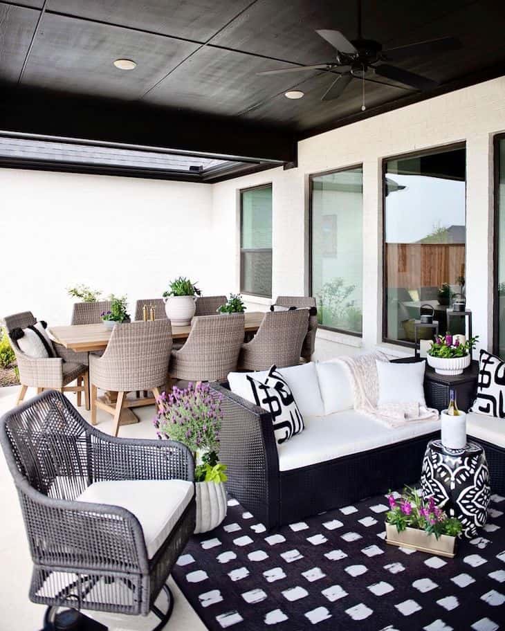 Black and white moroccan style patio decor with outdoor dining space