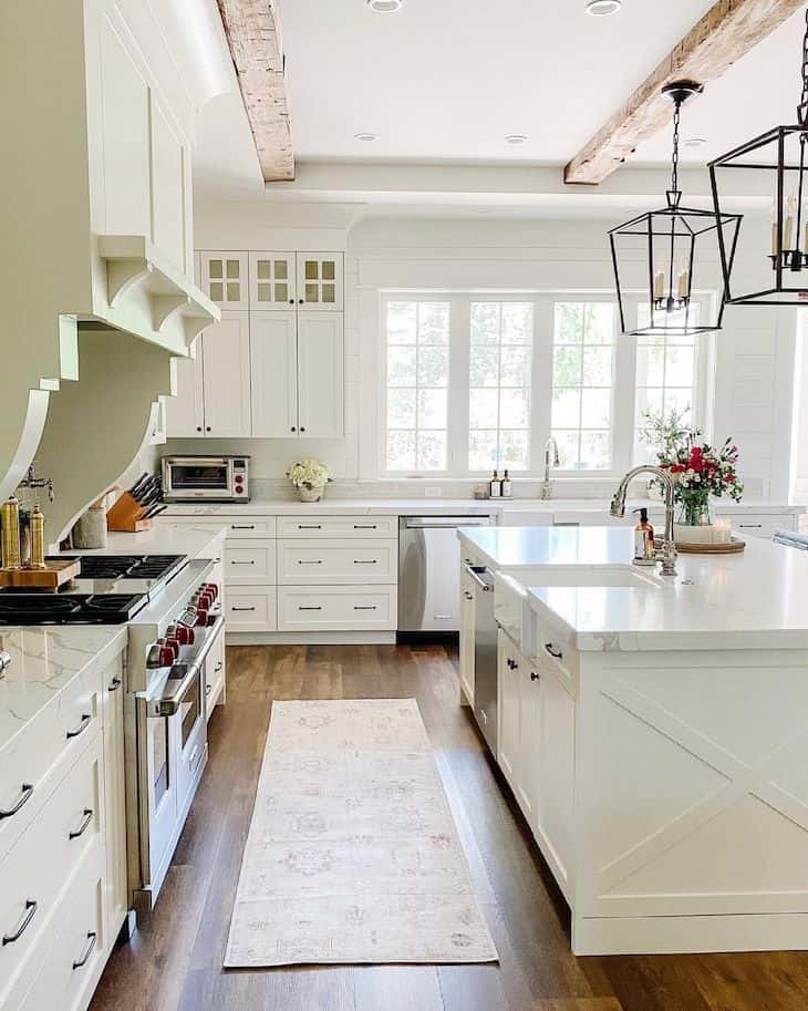 White farmhouse kitchen in "White dove" color by BM