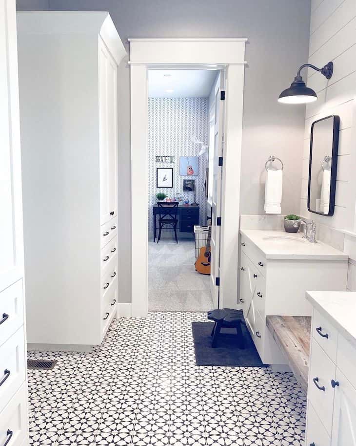 Modern farmhouse kids bathroom