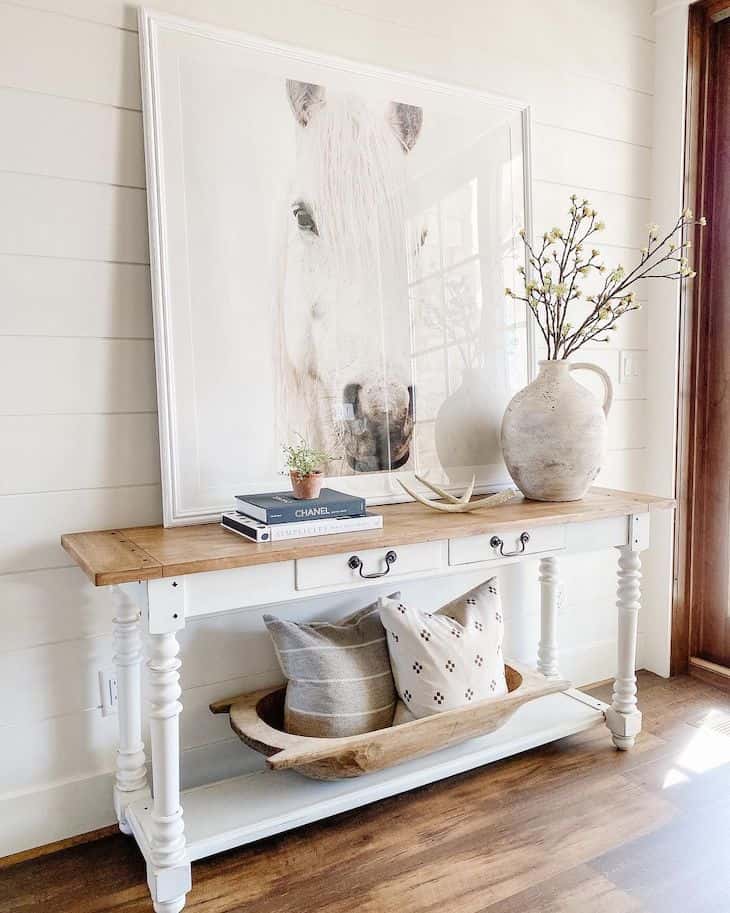 White console table decor