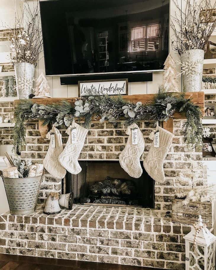 Farmhouse Christmas mantel