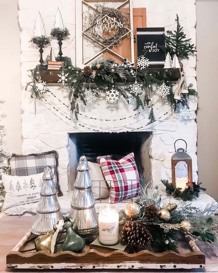 https://farmhousehub.com/wp-content/uploads/2021/08/christmas-mantel-decor-19.jpeg