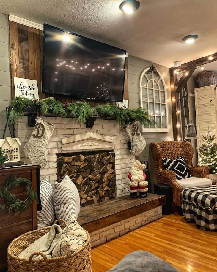 Simple cabin Christmas mantel