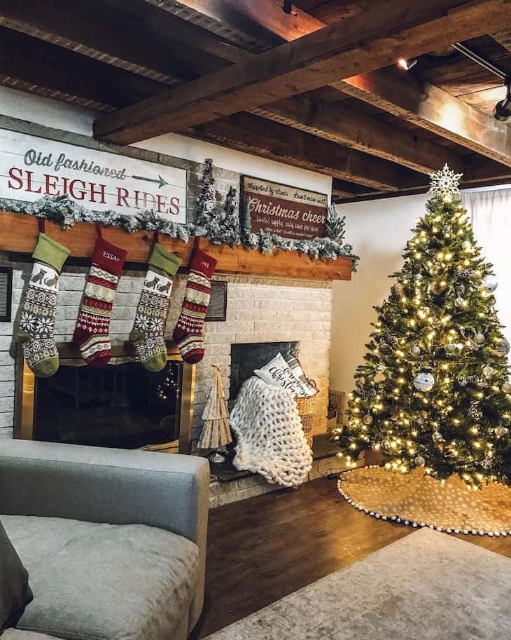 Cabin holiday decor