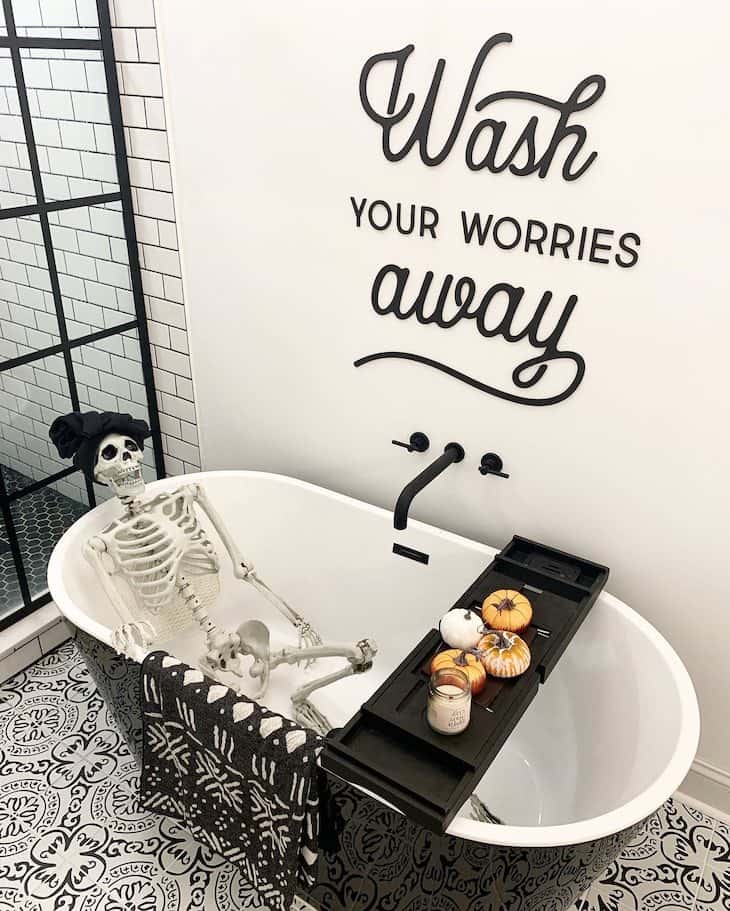 Halloween bathroom decorations