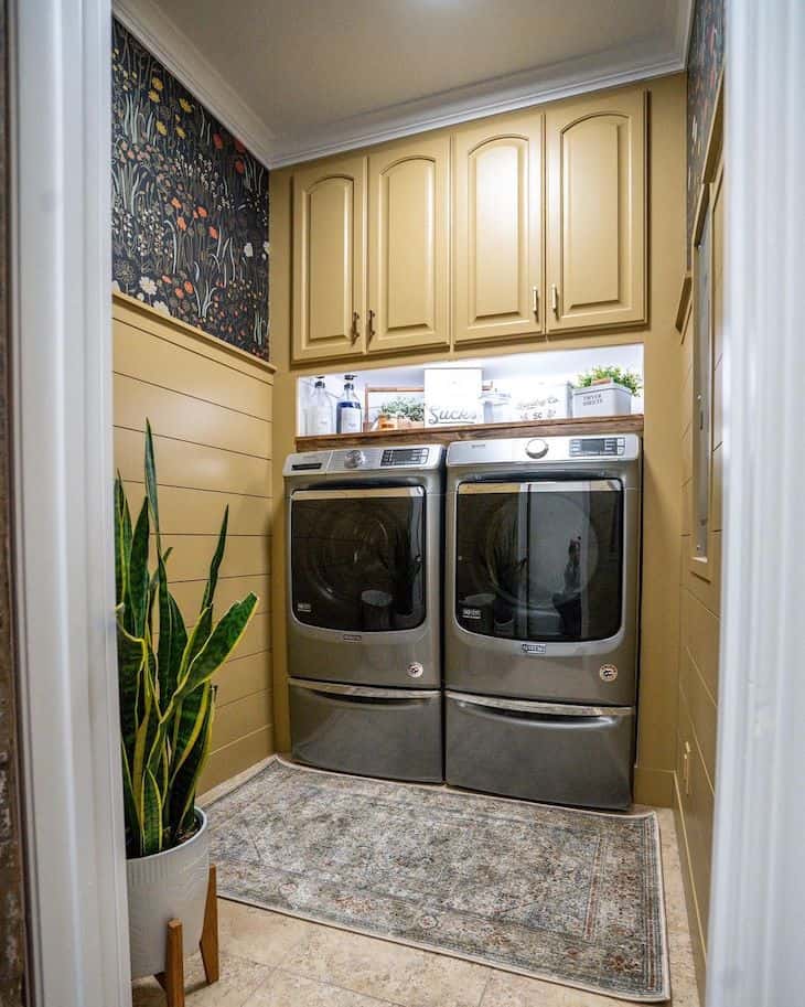 Colourful laundry room