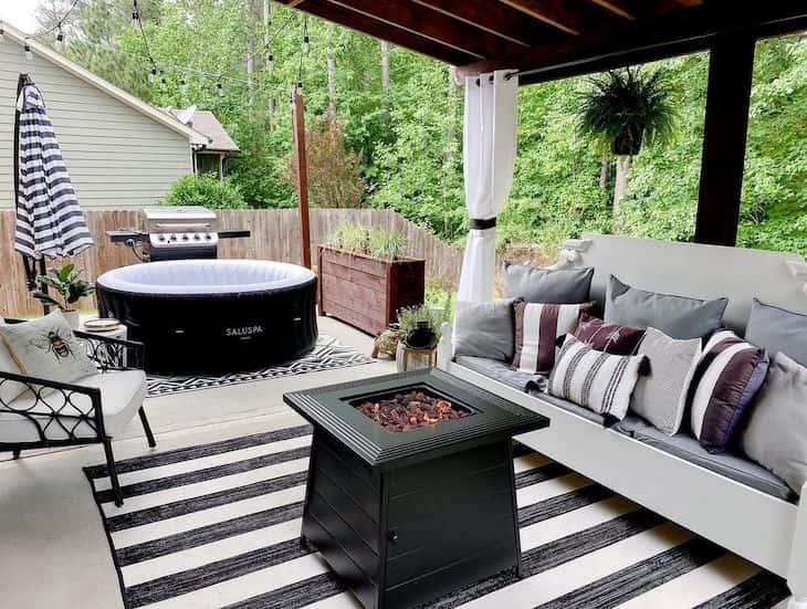 Black fire pit