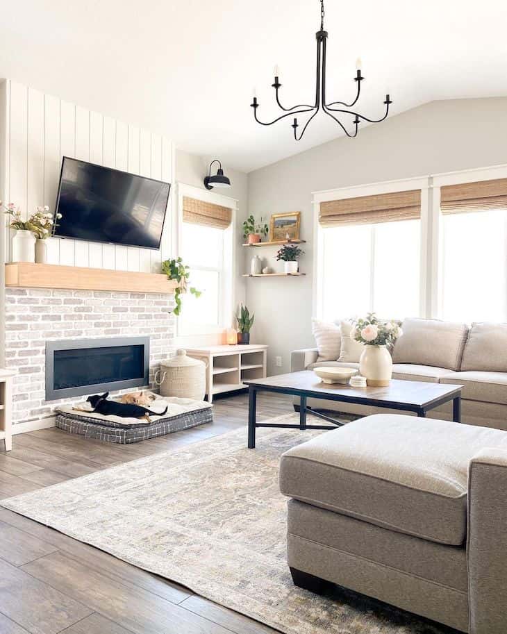 Black iron chandelier in a modern living room