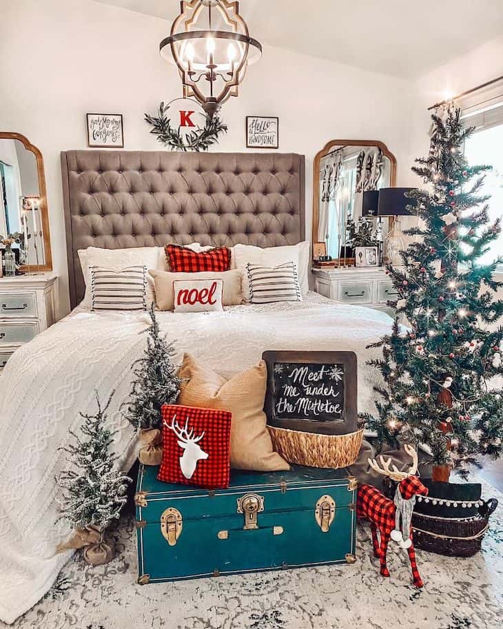 Easy Christmas Bedroom Decor Ideas for a Festive Feel - Farmhousehub