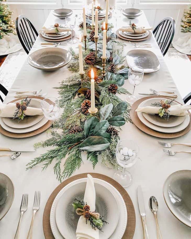 Easy Christmas Table Decorations and Settings for Holiday Cheer