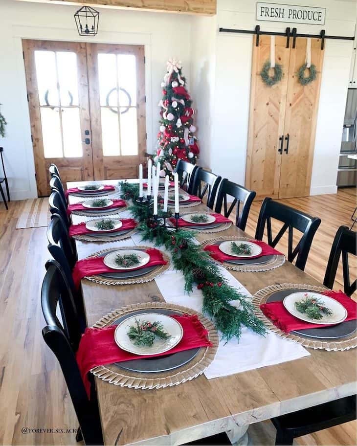 Easy Christmas Table Decorations and Settings for Holiday Cheer