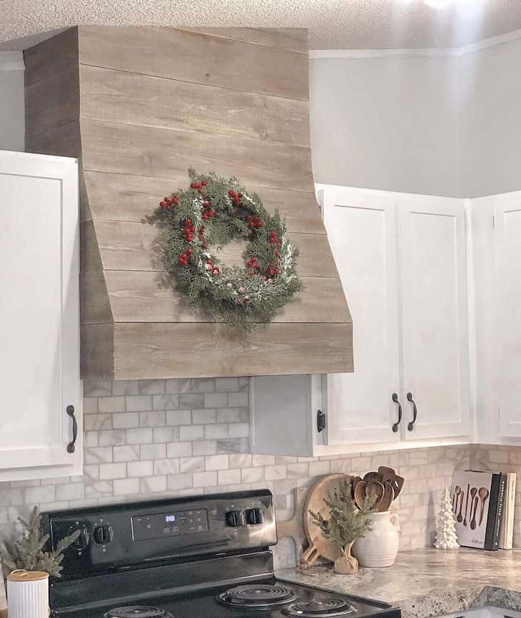 Wreath on a range hood - Christmas kitchen decor