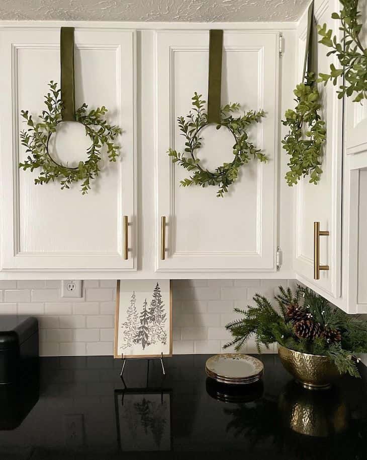 mini wreaths on cabinets - Christmas kitchen decor