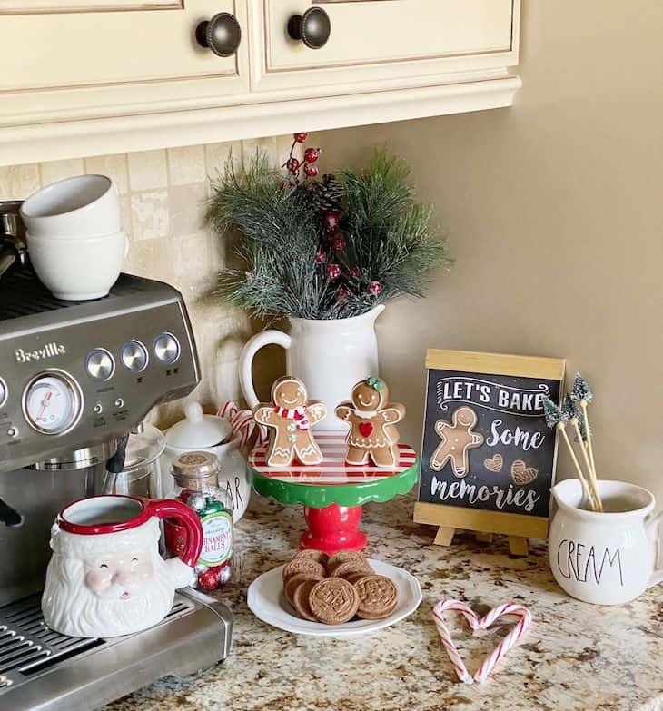 Gingerbread kitchen decor