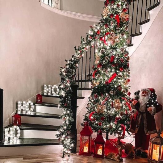 Holiday Staircase Decor Ideas You’ll Love This Season - Farmhousehub