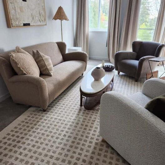 Best Oval Coffee Tables to Add Zing to Your Living Room - Farmhousehub