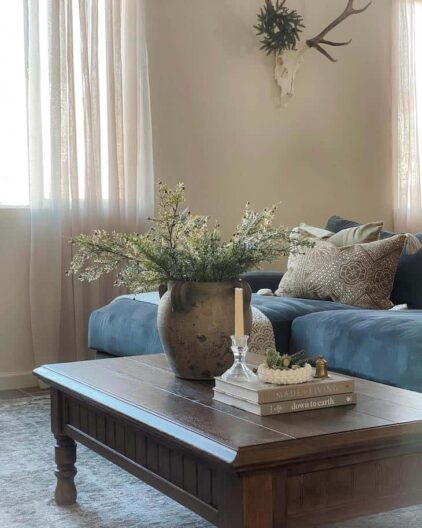 13 Must-Try Christmas Coffee Table Decor Ideas - Farmhousehub