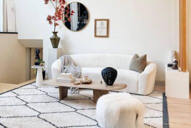 Smart Small Living Room Decor Ideas and Tricks to Maximize Space