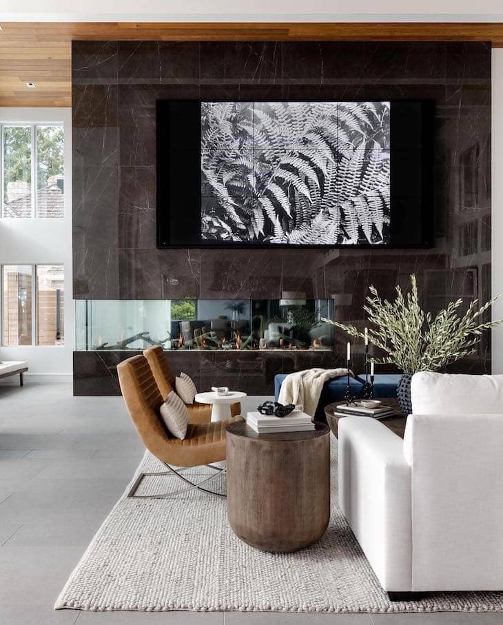 Glossy Black Fireplace with Luxurious Style