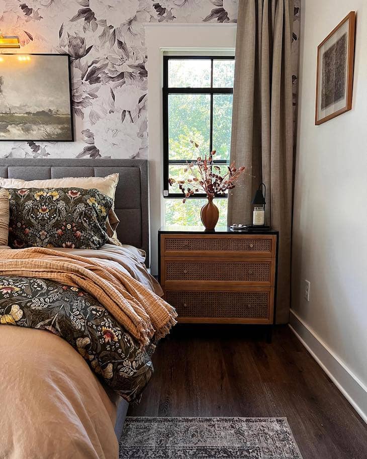 Cozy Nightstand Decor with Warm, Natural Tones