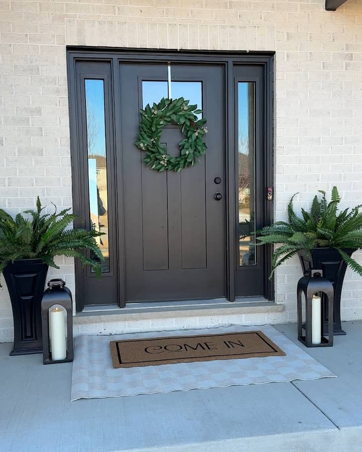 Simple Greenery With a Modern Spring Welcome