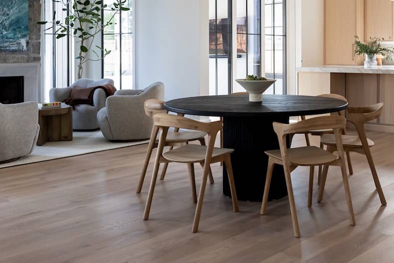 round dining table decor